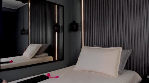 Aura online show from January 29, 7:00 pm