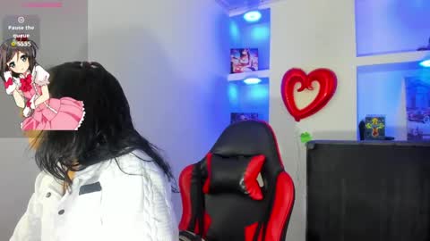 Aura Bluee Love online show from April 29, 3:32 am