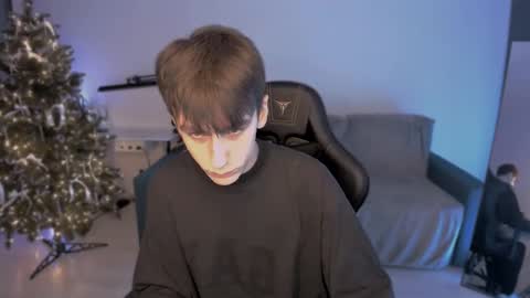 auracrye online show from December 30, 10:01 pm