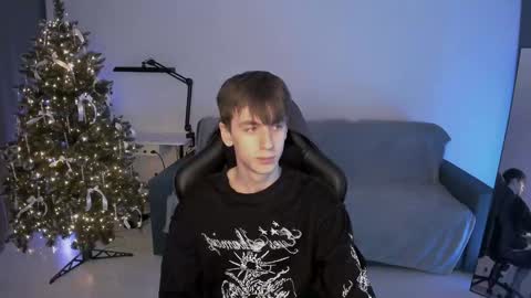 auracrye online show from January 4, 9:20 pm