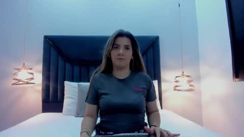 Aura Evans online show from September 20, 11:55 am