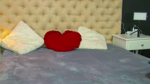 Snapshot of auramilff chatting on March 19, 4:11 pm auramilff online show from March 19, 4:11 pm