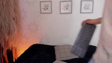 aura online show from February 10, 3:10 am