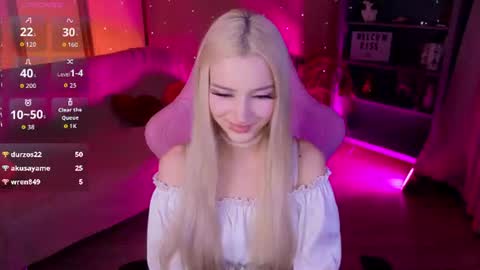 Snapshot of aurasanrise chatting on August 1, 9:35 pm Aura online show from August 1, 9:35 pm