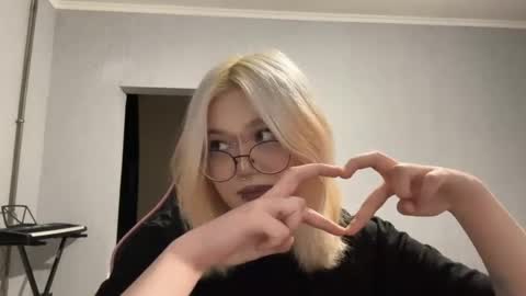 Snapshot of auravexx chatting on April 11, 3:49 pm auravexx online show from April 11, 3:49 pm