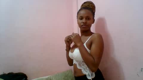 Snapshot of aurelia107 chatting on June 8, 4:29 pm aurelia107 online show from June 8, 4:29 pm