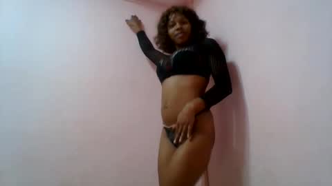 Snapshot of aurelia107 chatting on June 9, 10:43 pm aurelia107 online show from June 9, 10:43 pm