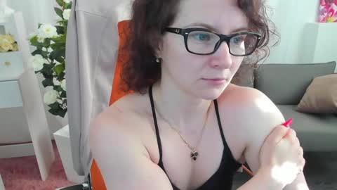 Snapshot of aureliagleam chatting on June 1, 1:29 am Aurelia online show from June 1, 1:29 am