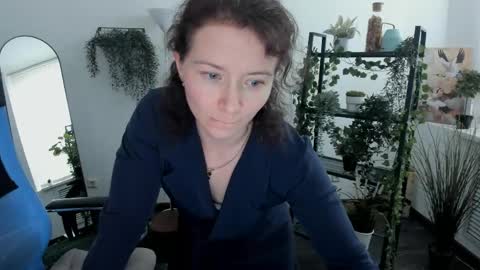 Snapshot of aureliagleam chatting on June 6, 7:35 am Aurelia online show from June 6, 7:35 am