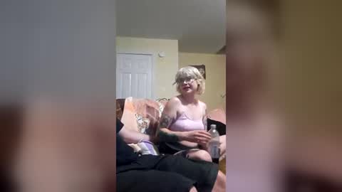 Snapshot of aurora_and_draven chatting on July 13, 1:52 am aurora_and_draven online show from July 13, 1:52 am