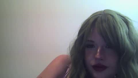 Snapshot of aurora_and_draven chatting on July 24, 6:17 pm aurora_and_draven online show from July 24, 6:17 pm