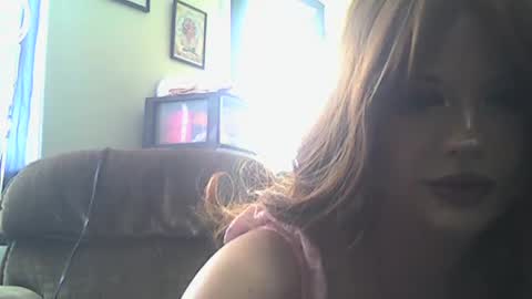 Snapshot of aurora_and_draven chatting on July 27, 4:25 pm aurora_and_draven online show from July 27, 4:25 pm