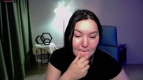 Snapshot of aurora_briggs chatting on June 19, 12:09 pm Camila online show from June 19, 12:09 pm