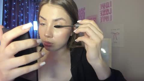 Snapshot of aurora_glow_211 chatting on March 20, 12:32 pm aurora_glow_211 online show from March 20, 12:32 pm