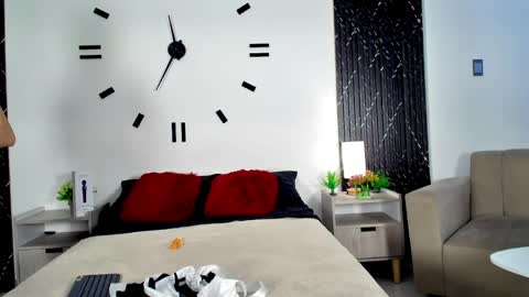 Snapshot of aurora_petitee chatting on March 28, 1:00 pm Aurora online show from March 28, 1:00 pm