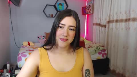 Snapshot of aurora_shy_ chatting on February 8, 4:36 am Aurora online show from February 8, 4:36 am