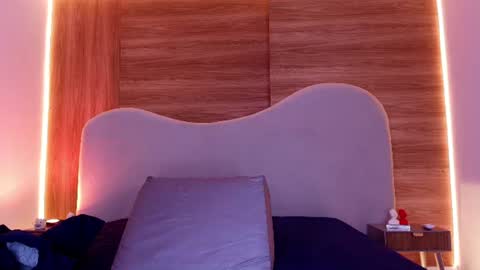 auroraa_miller online show from July 7, 3:09 am