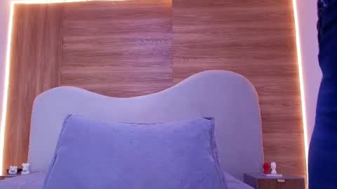 auroraa_miller online show from August 6, 3:08 am