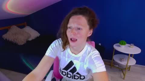 auroraborealis__ online show from September 28, 6:41 am