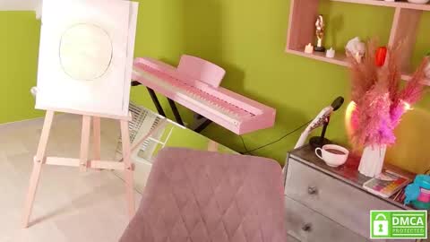 auroraborealis__ online show from December 3, 9:51 am