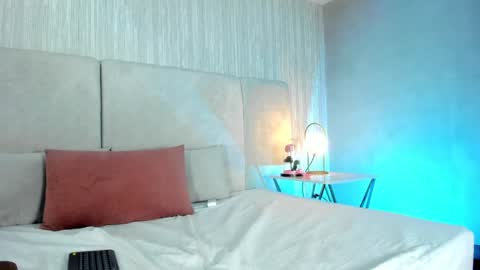 Snapshot of auroradurand chatting on December 12, 11:58 pm ... ... online show from December 12, 11:58 pm