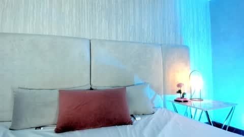 Snapshot of auroradurand chatting on January 8, 12:17 am ... ... online show from January 8, 12:17 am