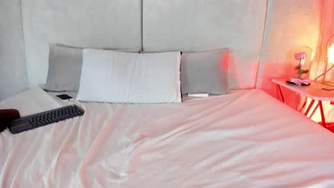 Snapshot of auroradurand chatting on February 7, 3:12 am ... ... online show from February 7, 3:12 am