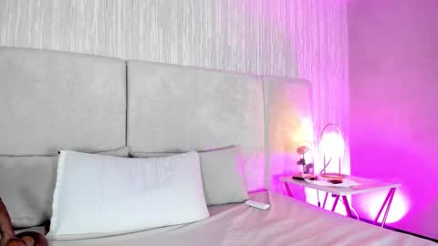 Snapshot of auroradurand chatting on February 16, 6:43 pm ... ... online show from February 16, 6:43 pm