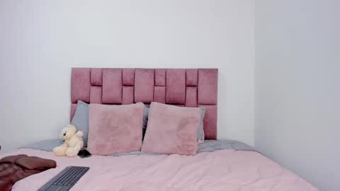 Snapshot of auroradurand chatting on February 28, 9:44 pm ... ... online show from February 28, 9:44 pm