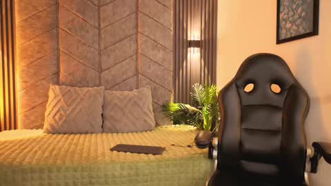 aurora online show from November 12, 7:13 pm