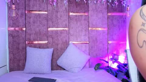 aurora online show from December 5, 8:38 pm