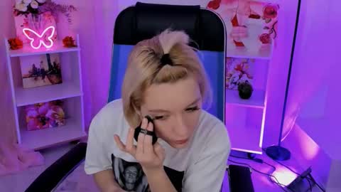 aurorawrenfield online show from November 6, 7:31 am