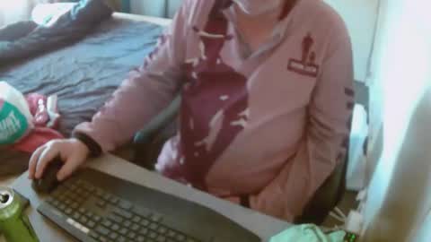 Snapshot of aussiebaker chatting on October 1, 2:06 am aussiebaker online show from October 1, 2:06 am