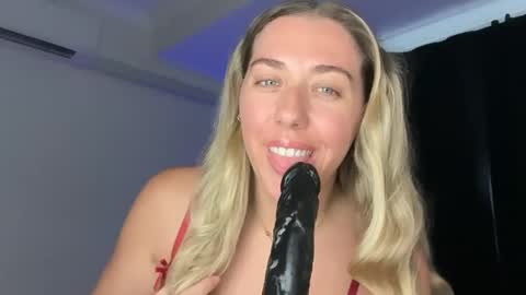 aussielulu online show from February 5, 6:51 am