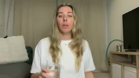 aussielulu online show from June 10, 6:45 am