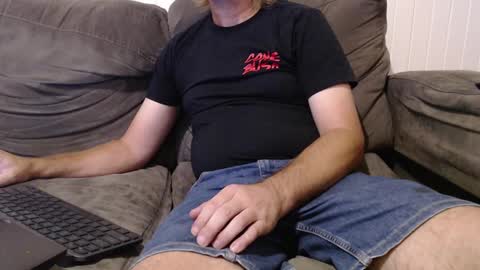 Snapshot of aussiemanvslady chatting on December 13, 9:35 am AussieDeviantsAnomymous online show from December 13, 9:35 am