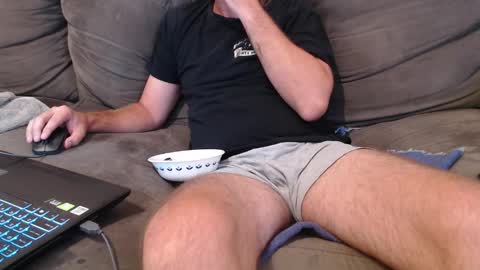 Snapshot of aussiemanvslady chatting on January 31, 1:11 am AussieDeviantsAnomymous online show from January 31, 1:11 am