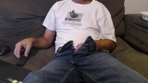 Snapshot of aussiemanvslady chatting on February 14, 1:18 pm AussieDeviantsAnomymous online show from February 14, 1:18 pm