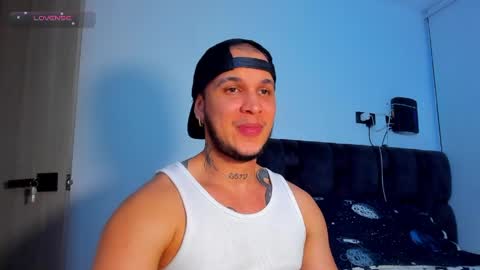 A online show from June 1, 11:17 pm