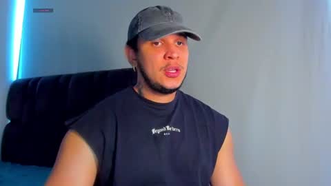 A online show from August 1, 9:25 pm