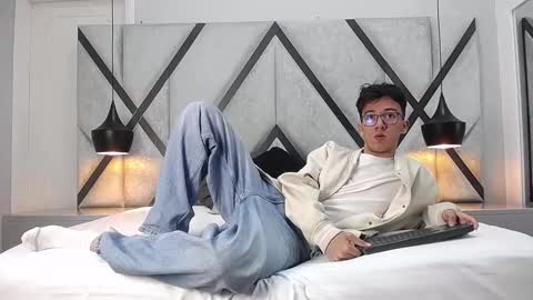 Snapshot of austinreeds chatting on September 29, 11:59 am austinreeds online show from September 29, 11:59 am