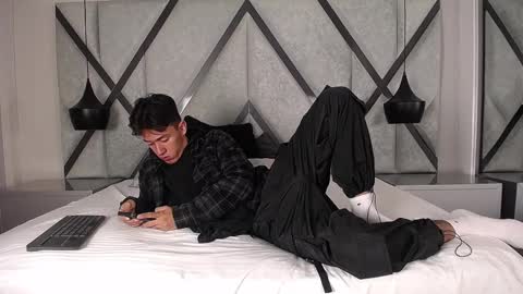 Snapshot of austinreeds chatting on October 1, 12:00 pm austinreeds online show from October 1, 12:00 pm