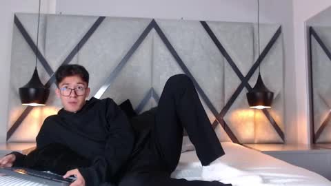 Snapshot of austinreeds chatting on October 4, 12:03 pm austinreeds online show from October 4, 12:03 pm