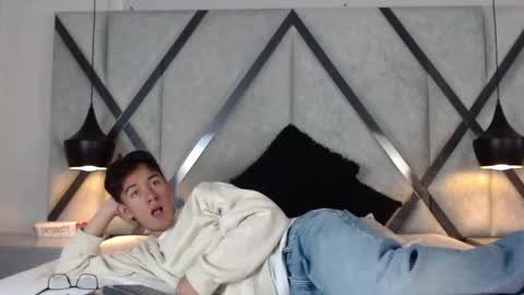 Snapshot of austinreeds chatting on October 5, 11:52 am austinreeds online show from October 5, 11:52 am