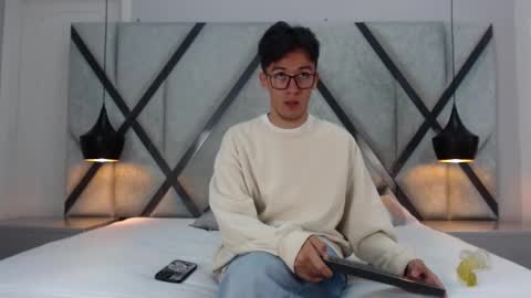 Snapshot of austinreeds chatting on October 6, 11:51 am austinreeds online show from October 6, 11:51 am