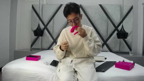 Snapshot of austinreeds chatting on October 8, 11:52 am austinreeds online show from October 8, 11:52 am