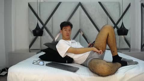 Snapshot of austinreeds chatting on October 14, 3:24 pm austinreeds online show from October 14, 3:24 pm