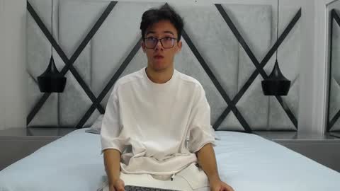 Snapshot of austinreeds chatting on October 18, 11:55 am austinreeds online show from October 18, 11:55 am