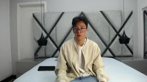 Snapshot of austinreeds chatting on October 19, 12:28 pm austinreeds online show from October 19, 12:28 pm