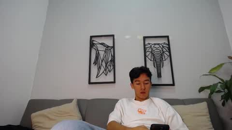 Snapshot of austinreeds chatting on October 21, 5:57 pm austinreeds online show from October 21, 5:57 pm